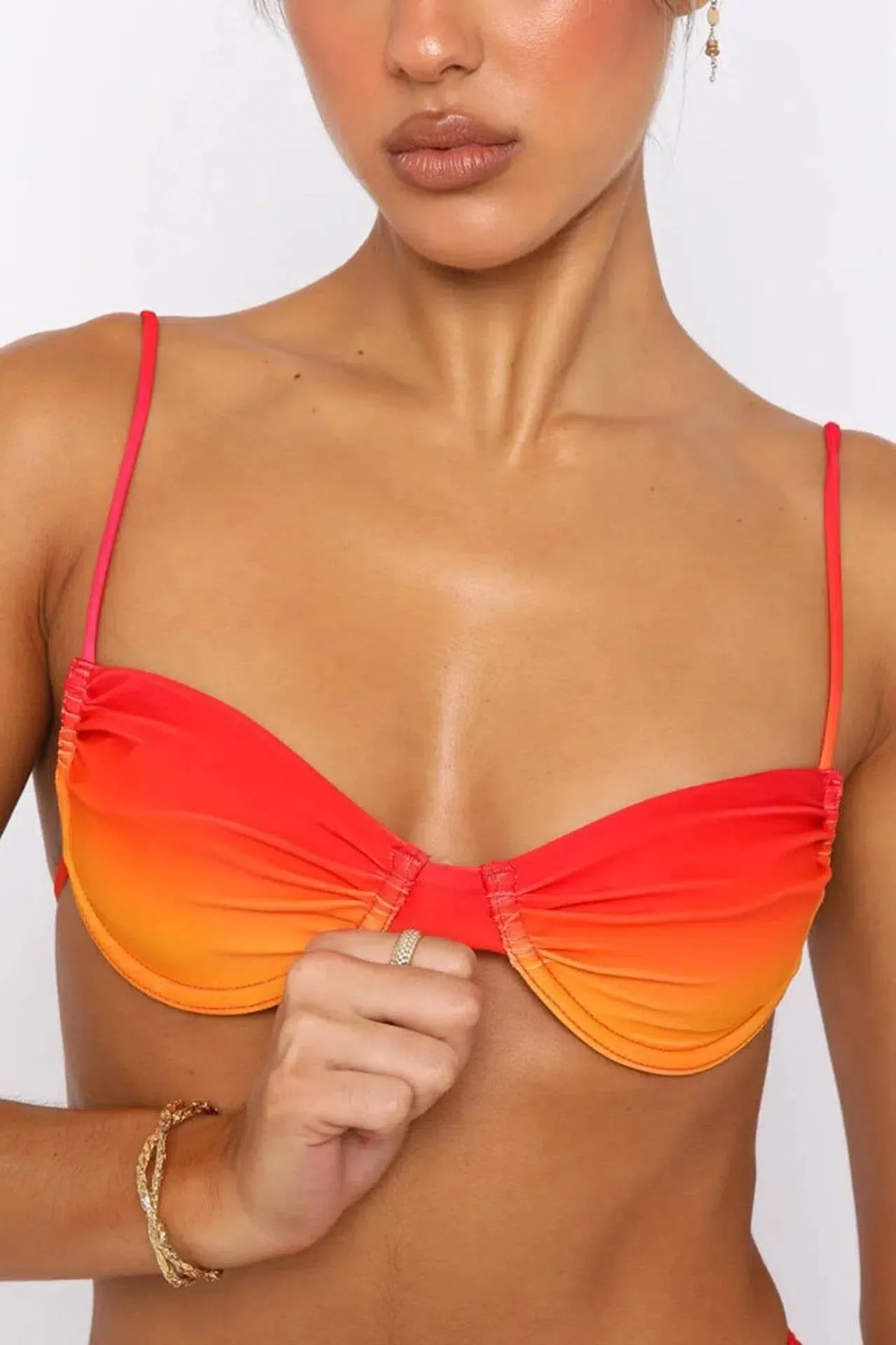 Vaila – Striking gradient hues – Gradient-printed bikini