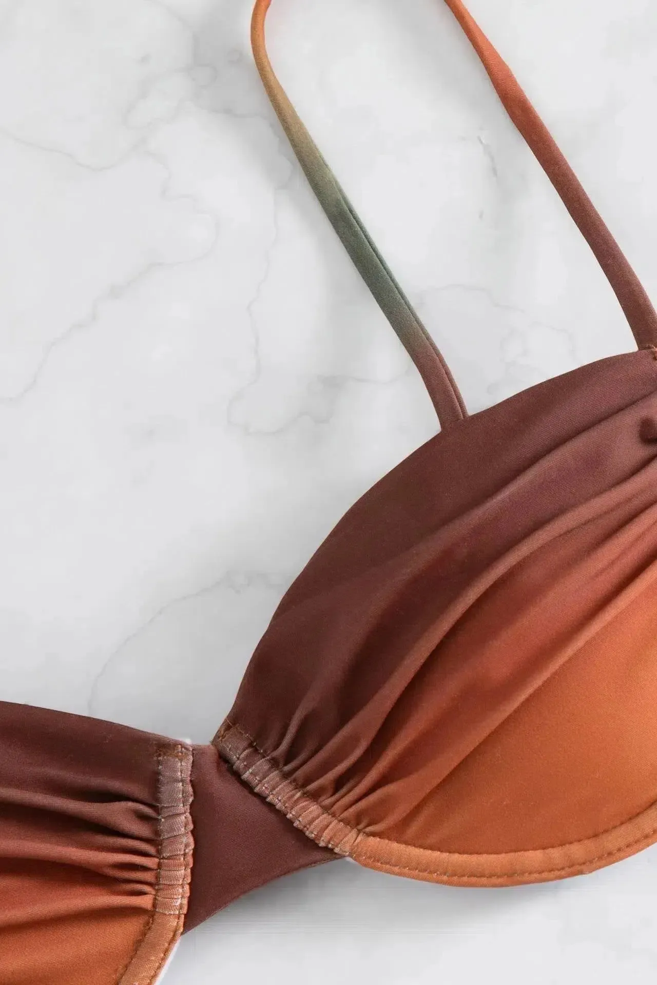 Vaila – Striking gradient hues – Gradient-printed bikini