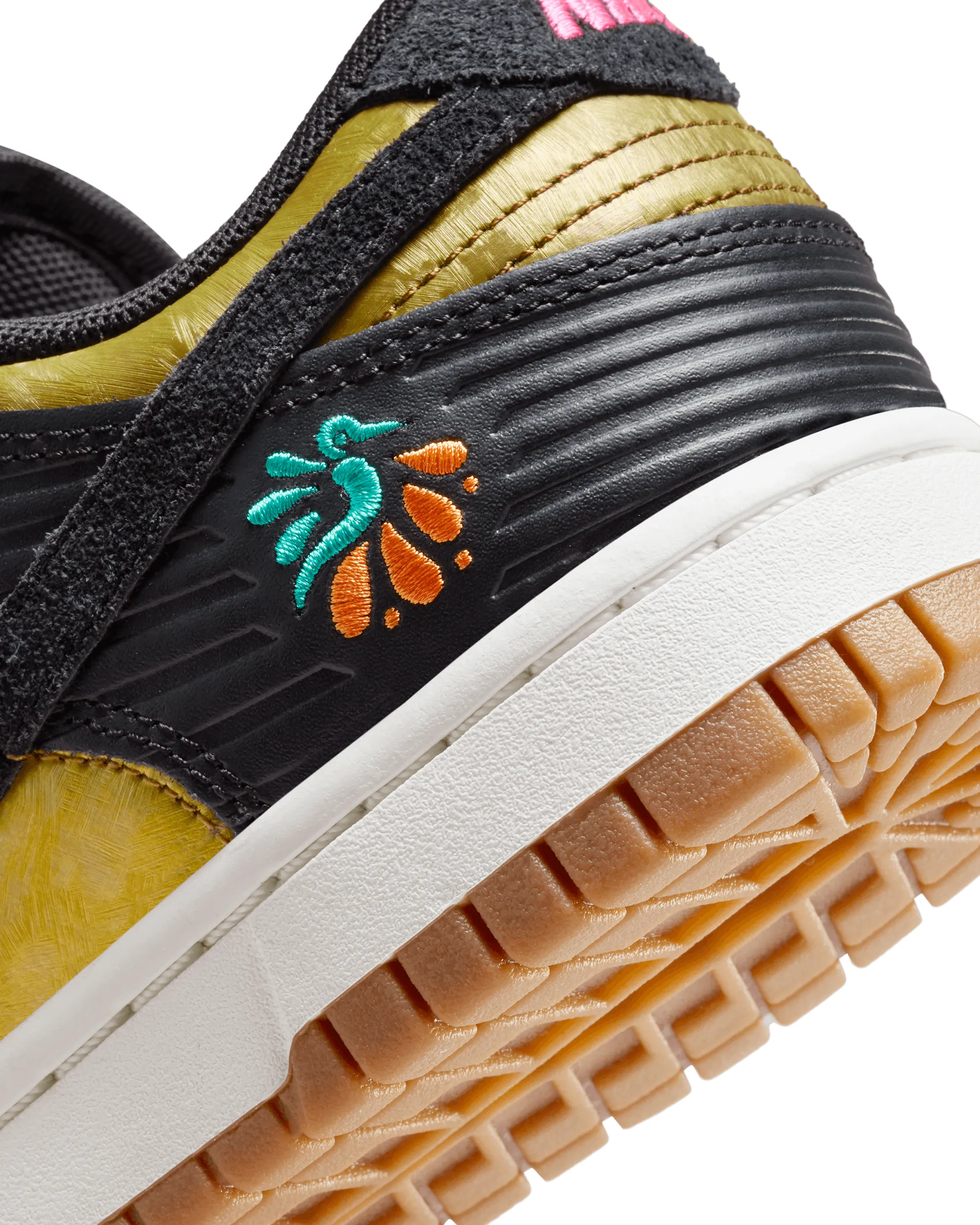 Womens Dunk Low  - Black / Khaki Metallic Gold / Medium Ash